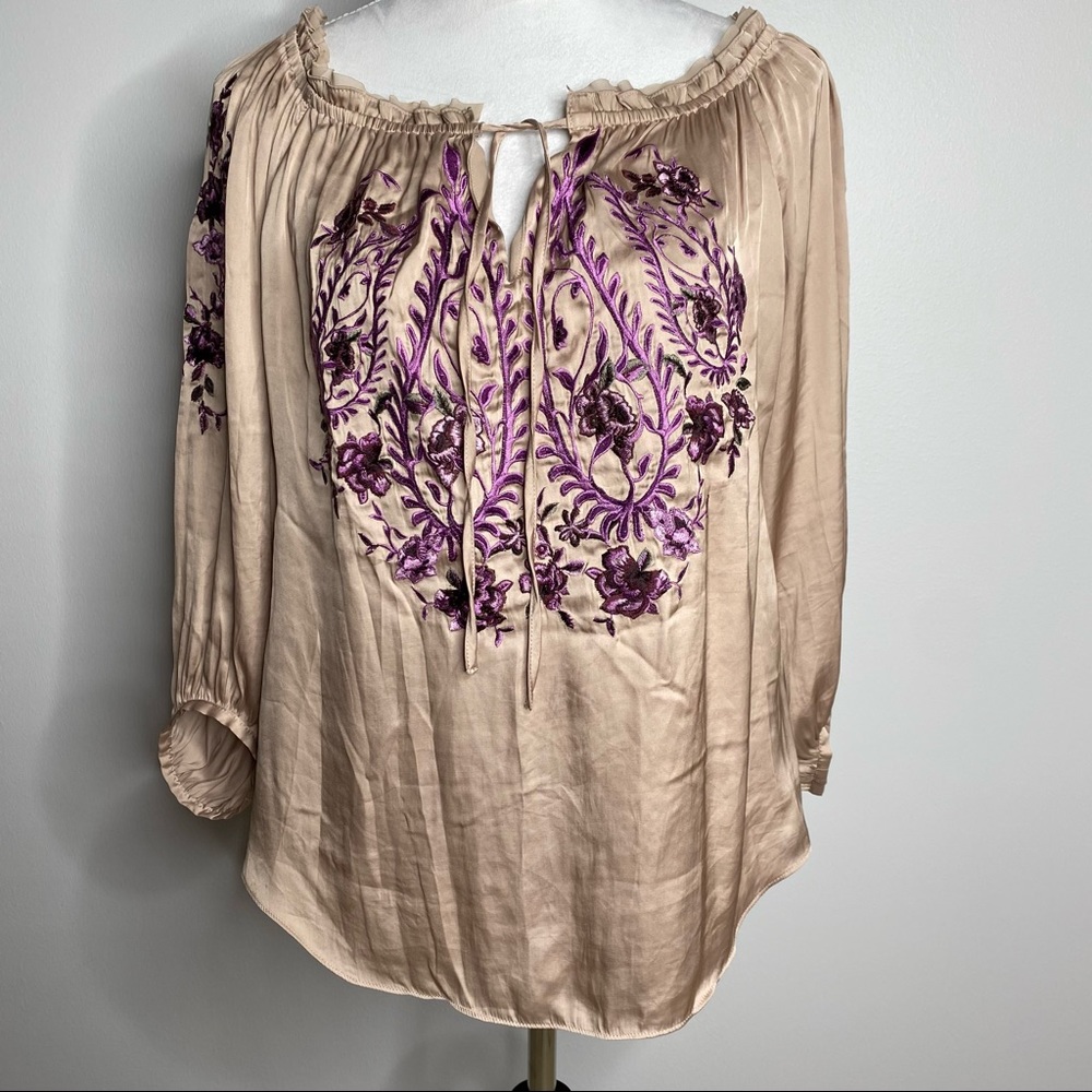 WHBM boho floral embroidered peasant top size medium